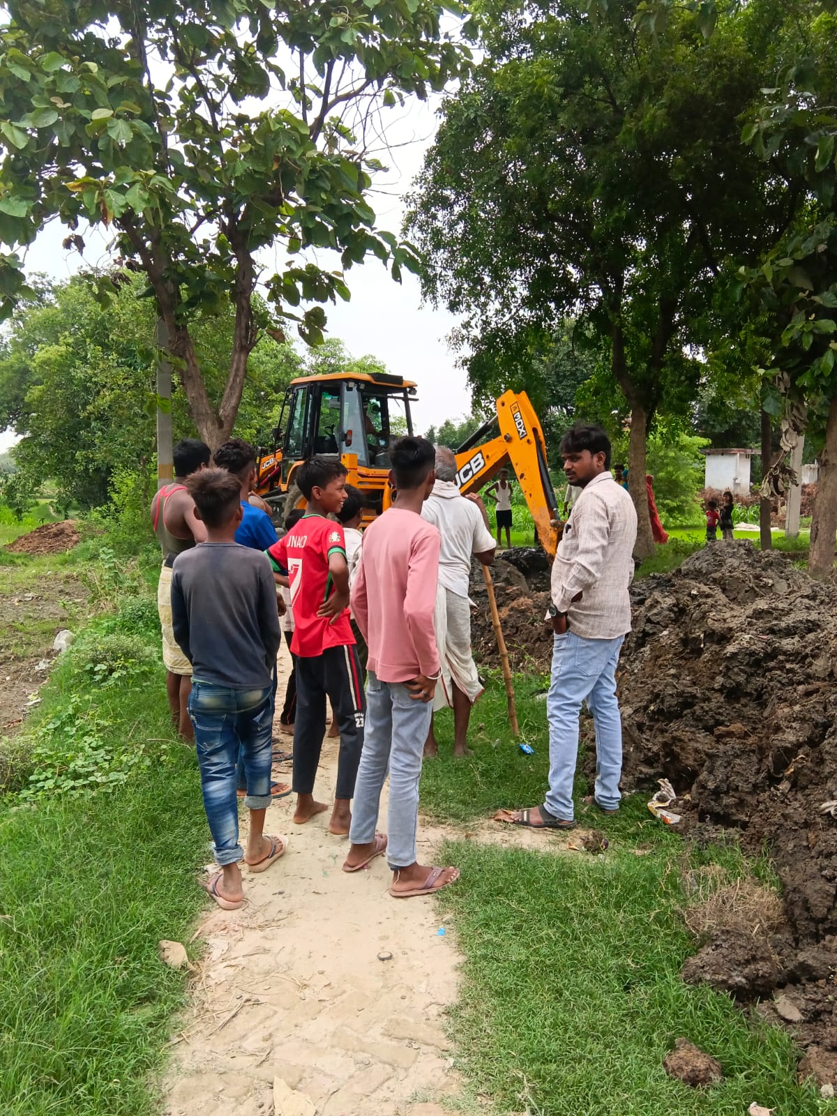 डीएम के निर्देश पर खुला बंद आरआरसी सेंटर, नाला सफाई शुरू