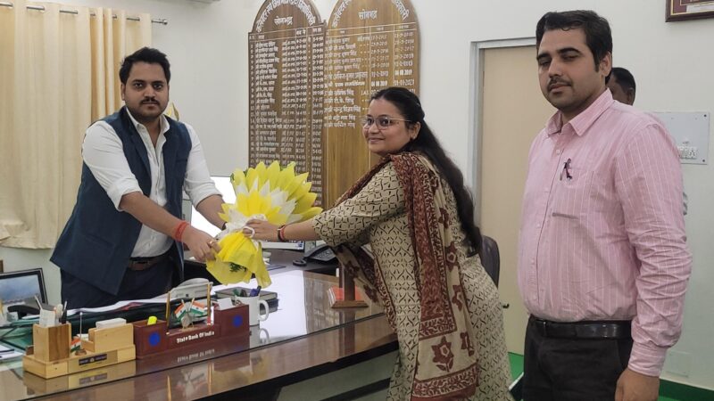 सुश्री सुधा बनीं सोनभद्र की एआरटीओ (प्रवर्तन), कार्यभार संभालते ही डीएम से की शिष्टाचार भेंट