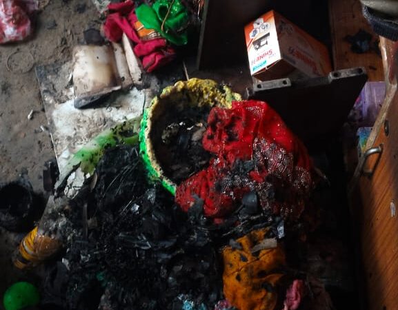 लोहता में कॉस्मेटिक की दुकान में शॉर्ट सर्किट से लगी आग, लाखों का सामान जलकर राख
