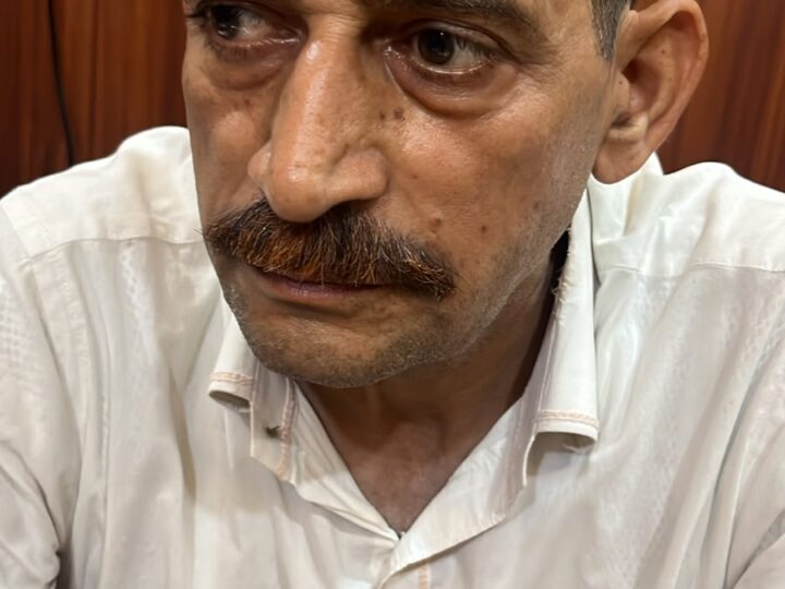 वाराणसी: रिटायरमेंट के 14 दिन पूर्व 20 हजार रुपये रिश्वत लेते कैण्ट थाने का उर्दू अनुवादक  गिरफ्तार