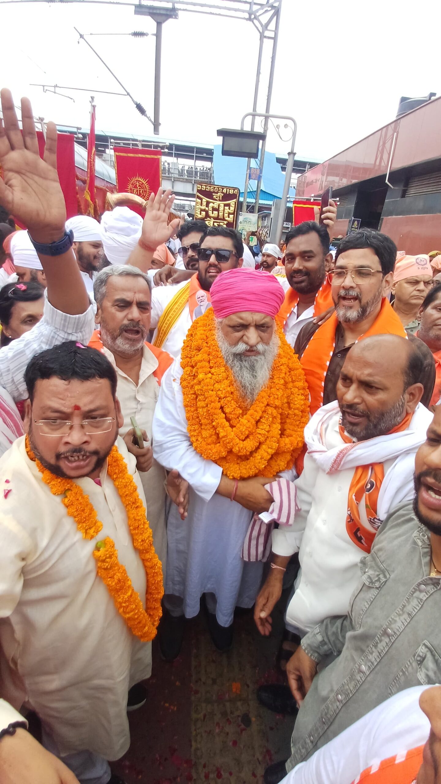 छेहरटा-वाराणसी एक्सप्रेस के प्रथम आगमन पर काशी में भव्य स्वागत