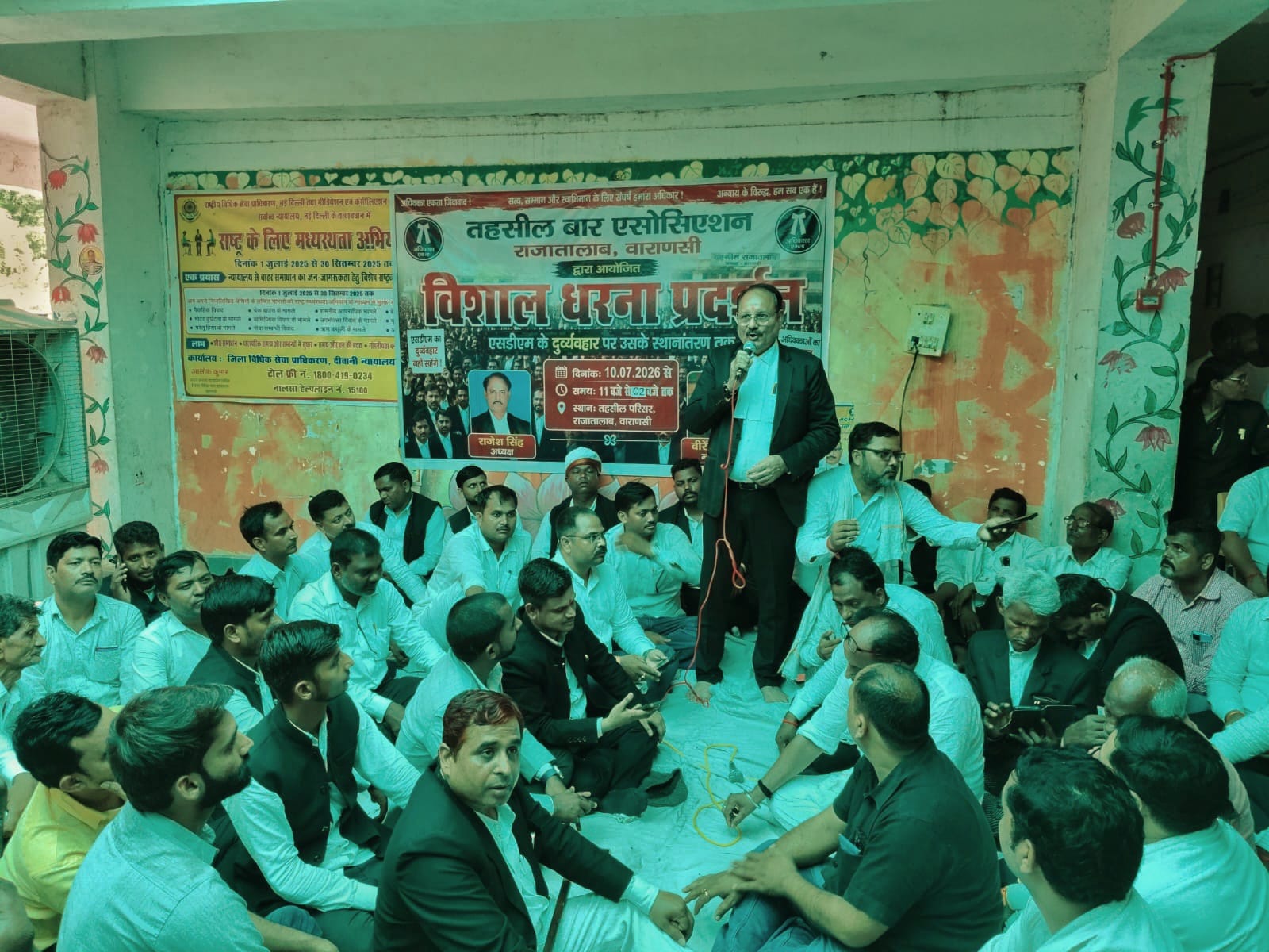 राजातालाब तहसील में अधिवक्ताओं का न्यायिक कार्य बहिष्कार
