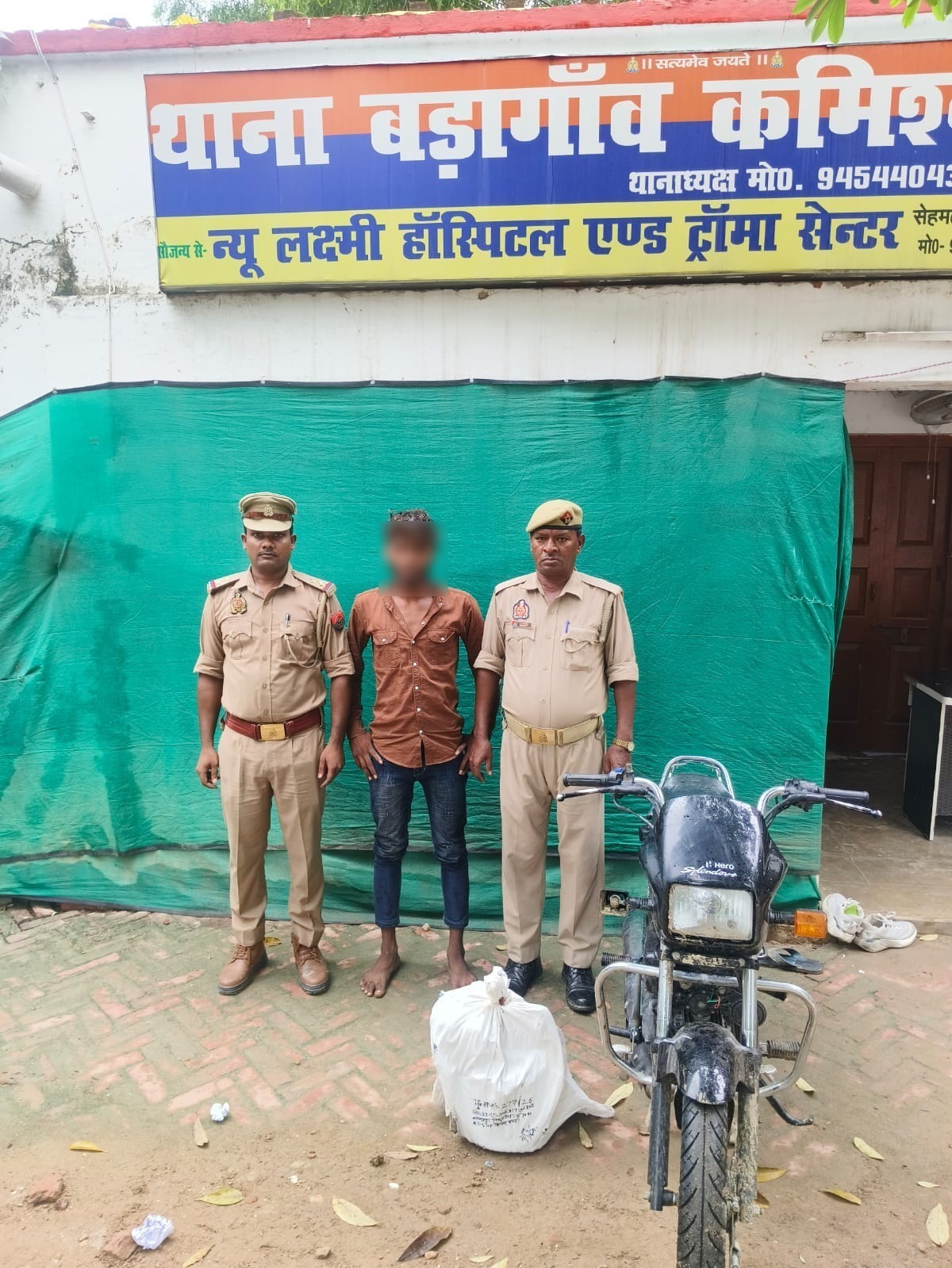 बड़ागांव : चोरी हुए मोटर और टूल्लू पंप के साथ चोर गिरफ्तार