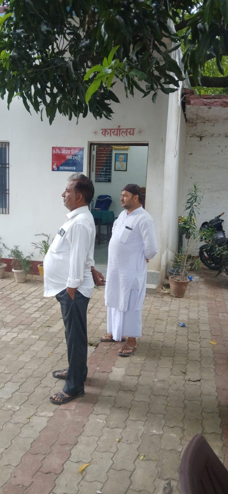 लोहता : चकरोड निर्माण की आड़ में जमीन पर कब्जे का आरोप