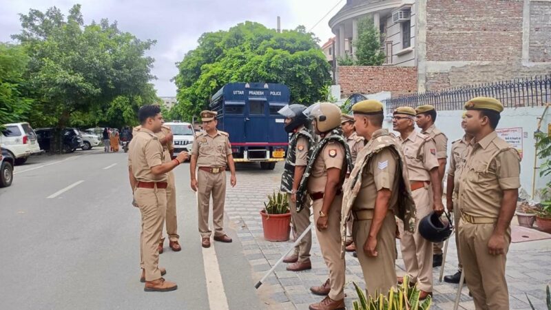 भेलूपुर सर्कल में सुरक्षा व्यवस्था का एसीपी ने लिया जायजा