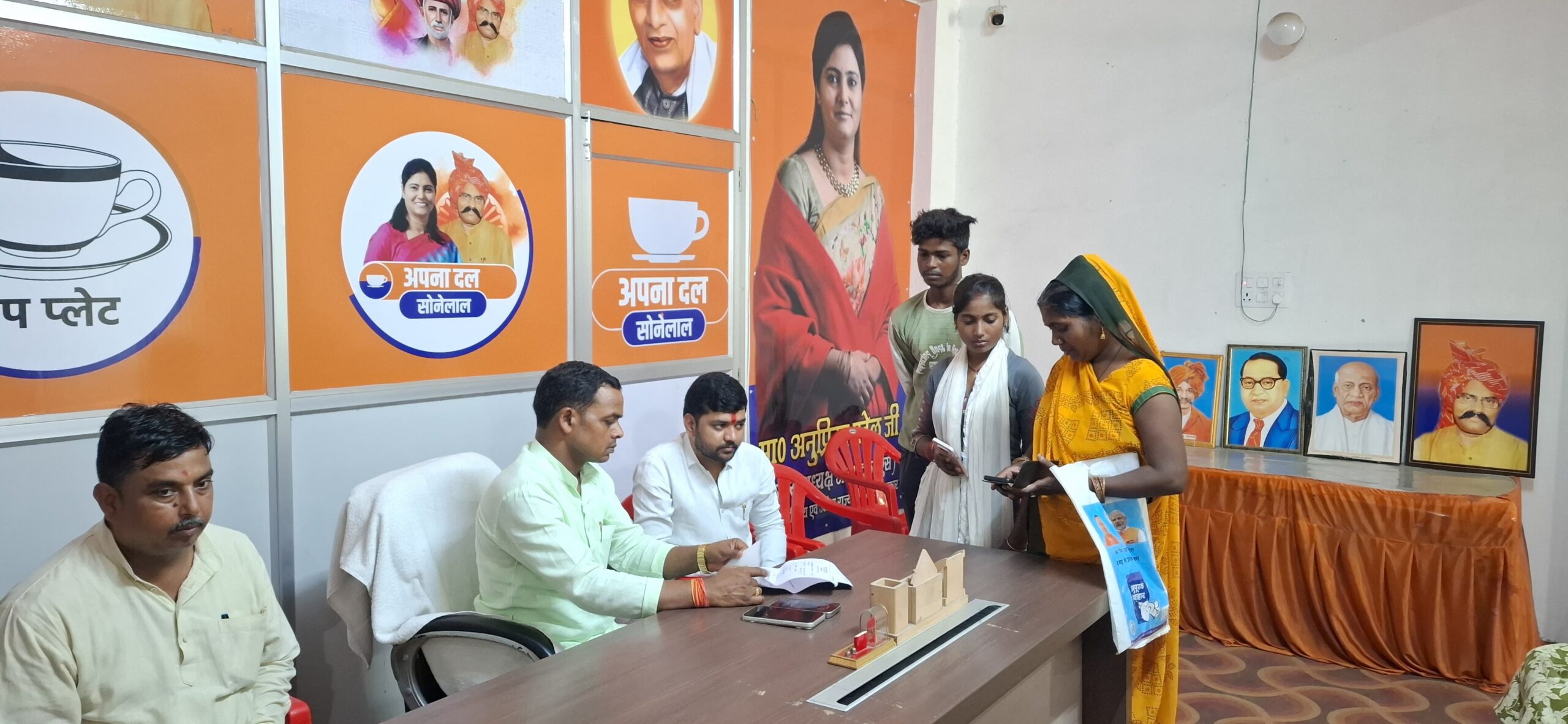 जनता की समस्याओं के त्वरित समाधान का विधायक ने अधिकारियों को दिया निर्देश