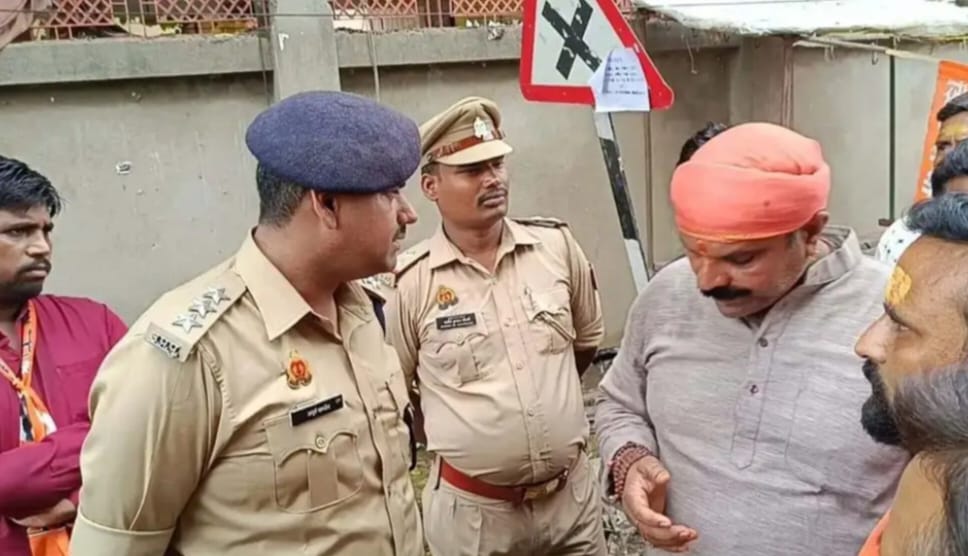ज्ञानवापी परिसर में सावन भर नमाज पर रोक की मांग