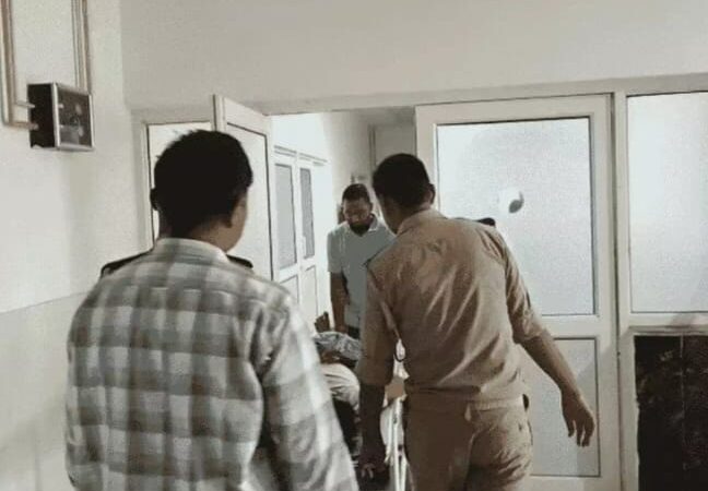 चंदौली : पुलिस से बचने को 32 फीट ऊंचे पुल से कूदे गोतस्कर