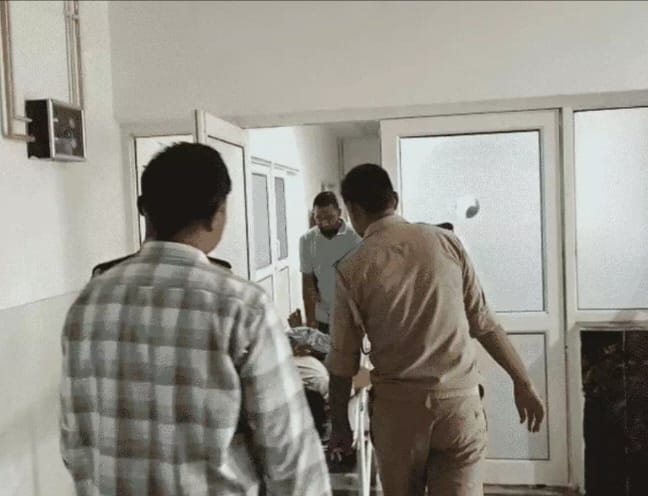 चंदौली : पुलिस से बचने को 32 फीट ऊंचे पुल से कूदे गोतस्कर