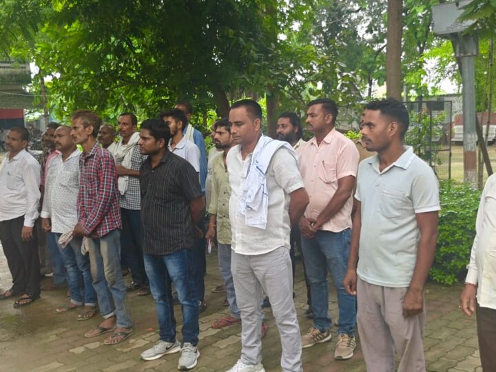 जंसा थाने में हिस्ट्रीशीटरों की परेड, कानून पालन की दिलाई गई शपथ