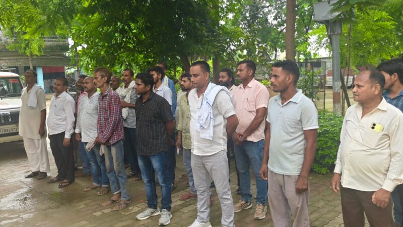 जंसा थाने में हिस्ट्रीशीटरों की परेड, कानून पालन की दिलाई गई शपथ