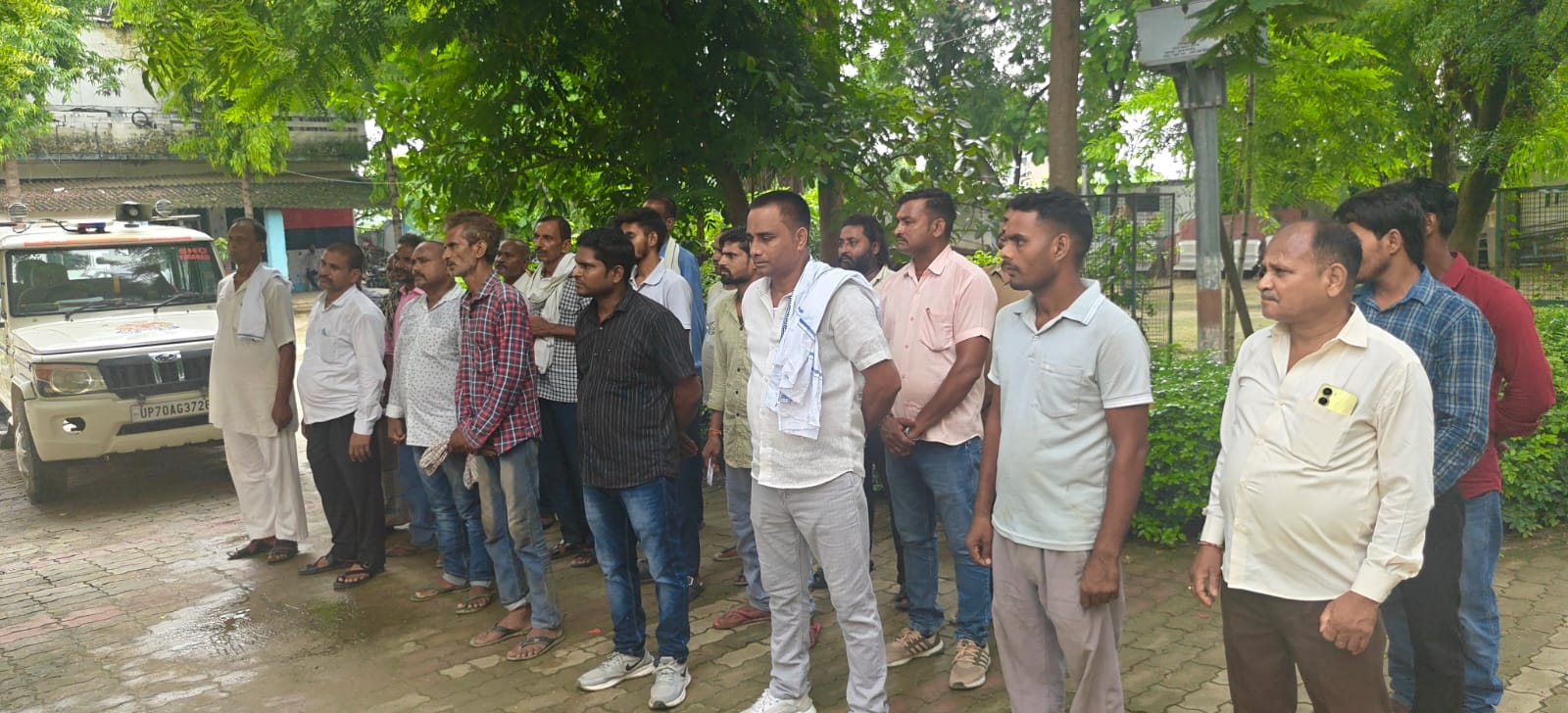 जंसा थाने में हिस्ट्रीशीटरों की परेड, कानून पालन की दिलाई गई शपथ