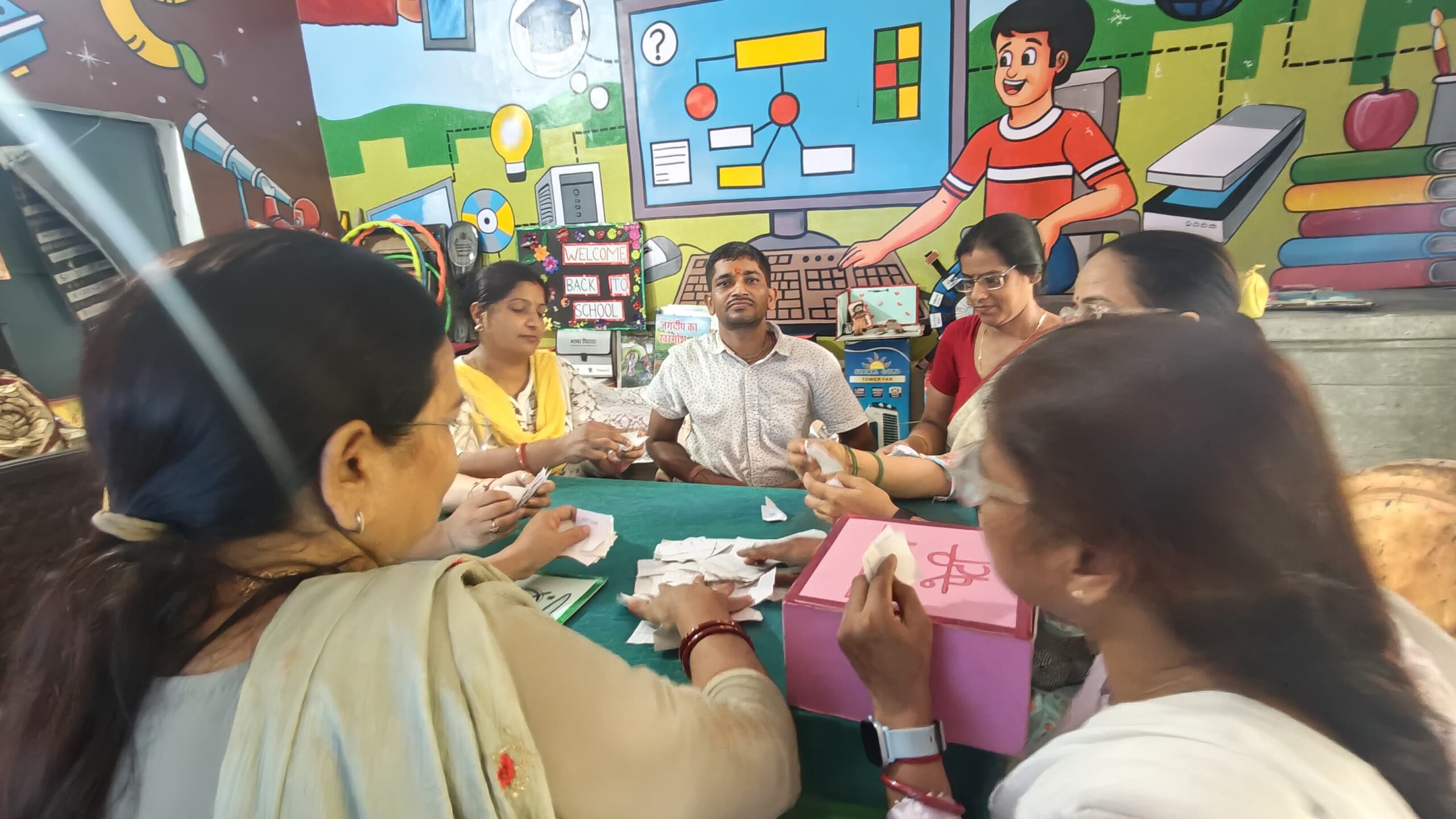 प्राथमिक विद्यालय मण्डुवाडीह में बाल संसद का गठन, परी बनीं प्रधानमंत्री