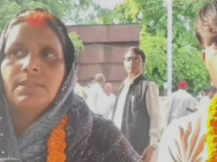 तीन बच्चों की मां ने प्रेमी संग रचाई शादी, पहले पति की मौजूदगी में मंदिर में लिए सात फेरे