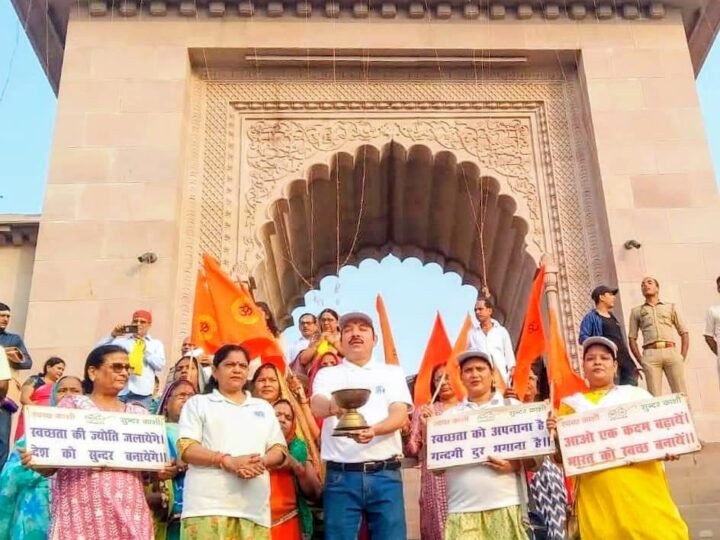 गुरु पूर्णिमा पर्व पर मां गंगा को गुरु स्वरूप मानने का दिया संदेश