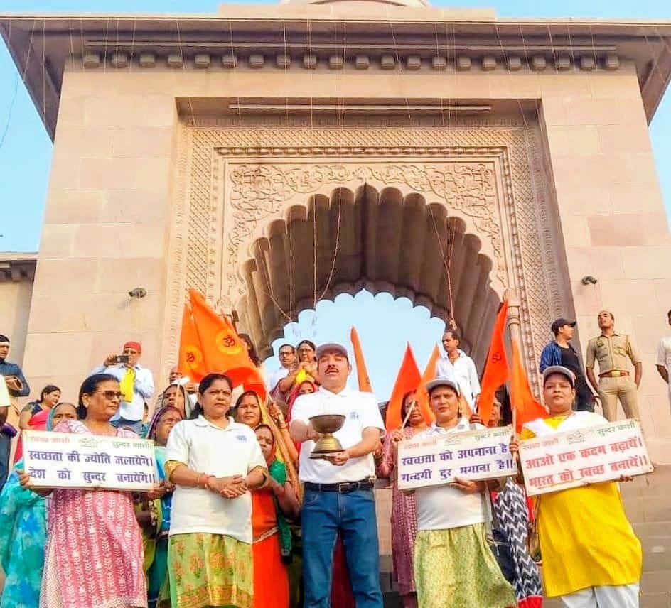 गुरु पूर्णिमा पर्व पर मां गंगा को गुरु स्वरूप मानने का दिया संदेश