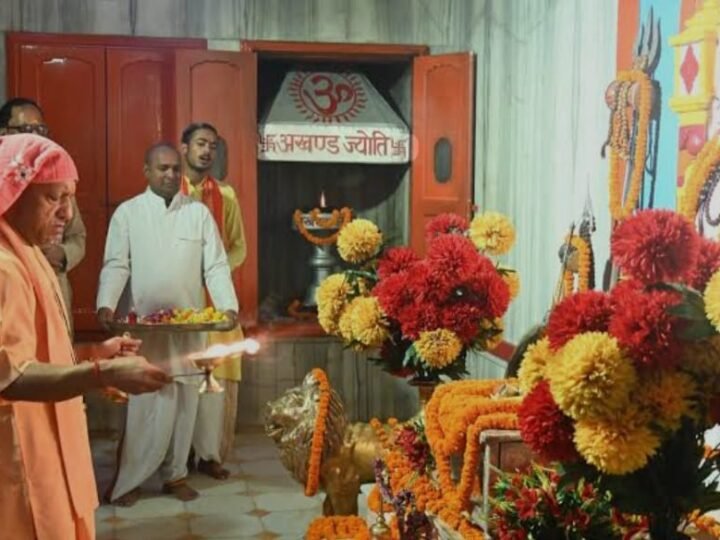 गुरु पूर्णिमा पर सीएम योगी ने महायोगी गोरखनाथ का किया विशिष्ट पूजन