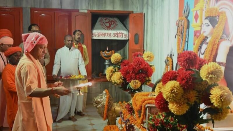 गुरु पूर्णिमा पर सीएम योगी ने महायोगी गोरखनाथ का किया विशिष्ट पूजन