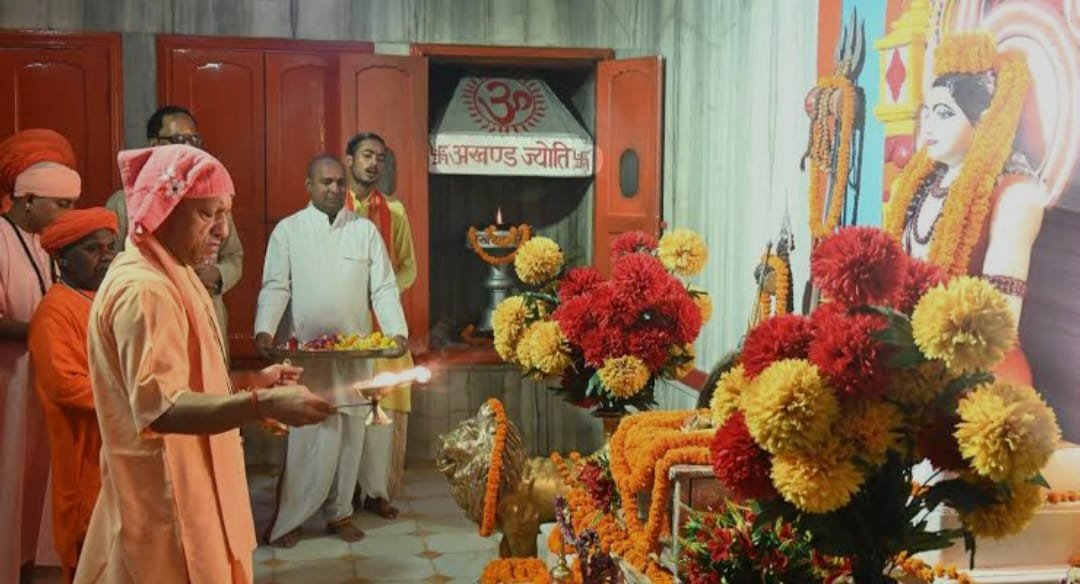 गुरु पूर्णिमा पर सीएम योगी ने महायोगी गोरखनाथ का किया विशिष्ट पूजन
