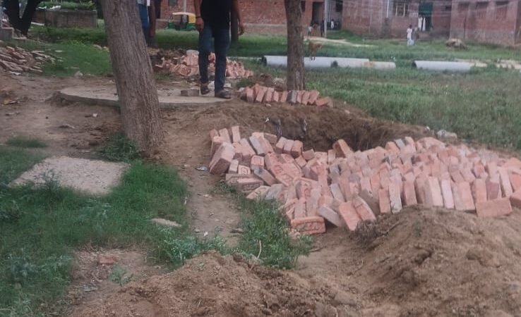 लोहता : कोटवा में भूमि पर दोबारा कब्जे की आशंका को लेकर पीड़ितों ने  पुलिस से की कार्रवाई की मांग