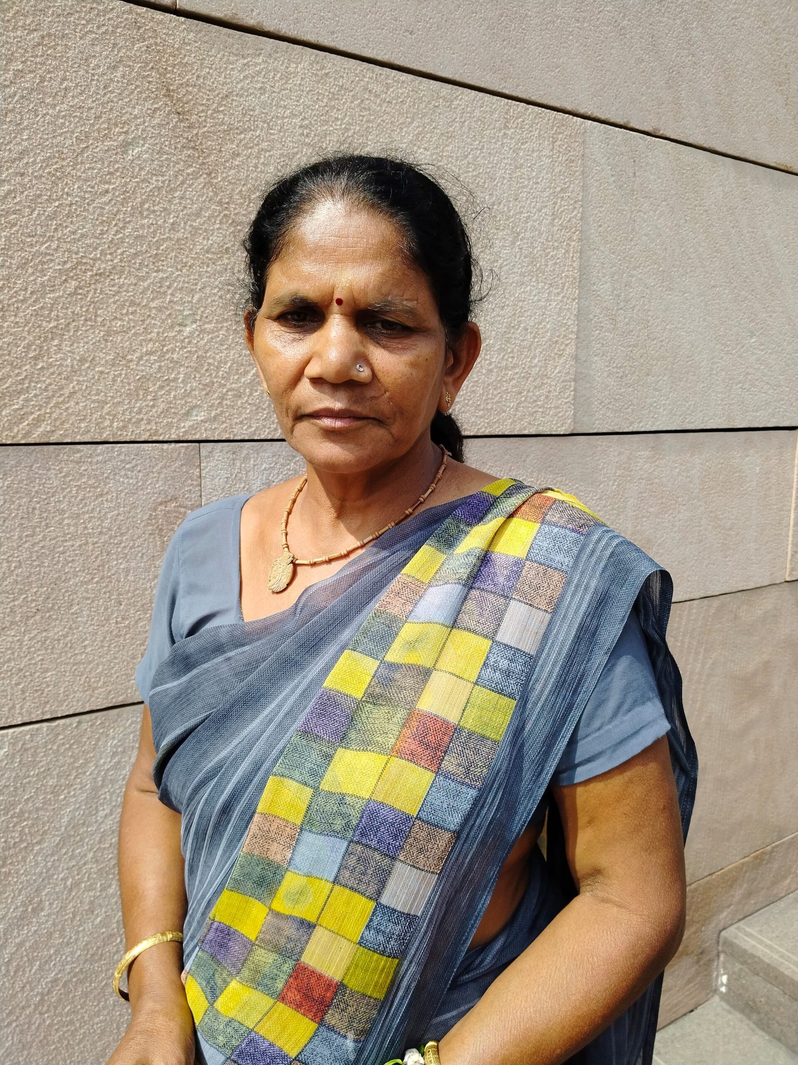 काशी विश्वनाथ धाम में बिछुड़ी श्रद्धालु महिला को मंदिर प्रशासन ने परिजनों से मिलाया