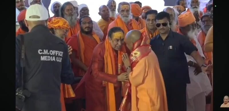 समरसता संकल्प अभियान में महंत चल्ला सुब्बा राव ने मुख्यमंत्री योगी आदित्यनाथ का किया सम्मान