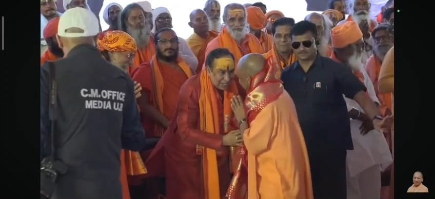 समरसता संकल्प अभियान में महंत चल्ला सुब्बा राव ने मुख्यमंत्री योगी आदित्यनाथ का किया सम्मान
