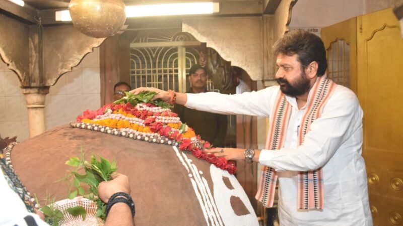 सावन के प्रथम दिन आयुष मंत्री ने बाबा जागेश्वर महादेव का किया जलाभिषेक