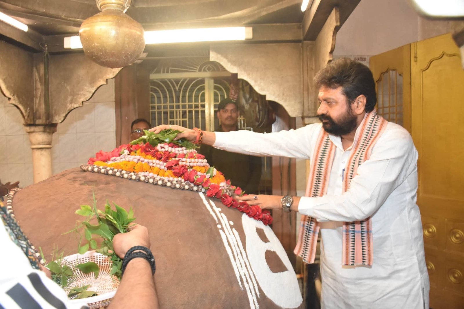 सावन के प्रथम दिन आयुष मंत्री ने बाबा जागेश्वर महादेव का किया जलाभिषेक