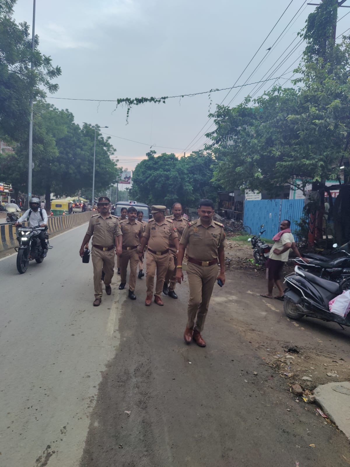 लोहता पुलिस ने सघन चेकिंग अभियान में किया कई वाहनों के चालान