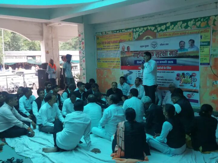राजातालाब तहसील में अधिवक्ताओं का प्रदर्शन, एसडीएम के तबादले की मांग तेज
