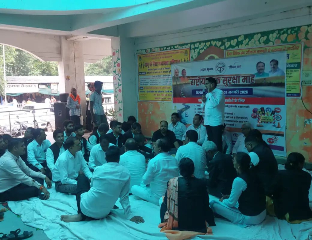 राजातालाब तहसील में अधिवक्ताओं का प्रदर्शन, एसडीएम के तबादले की मांग तेज