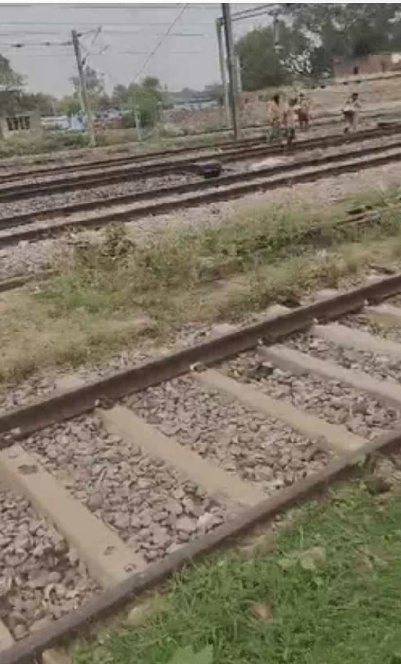 ललितपुर में मां ने दो बच्चों संग दी जान