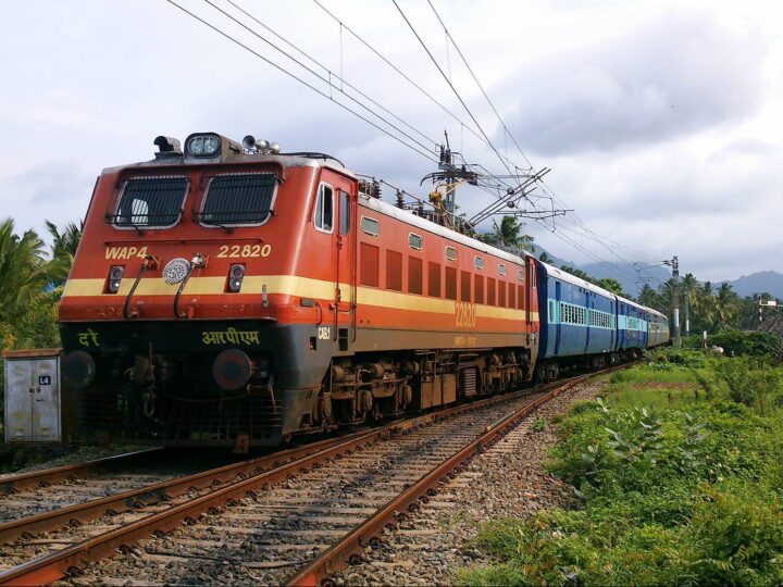 रेलवे के नए नियम: बिना टिकट और लेडीज कोच में घुसने पर तुरंत जुर्माना