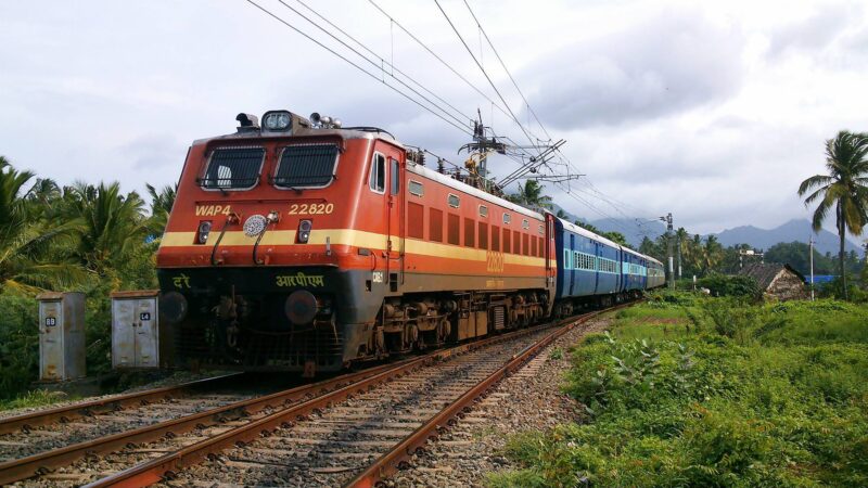 रेलवे के नए नियम: बिना टिकट और लेडीज कोच में घुसने पर तुरंत जुर्माना