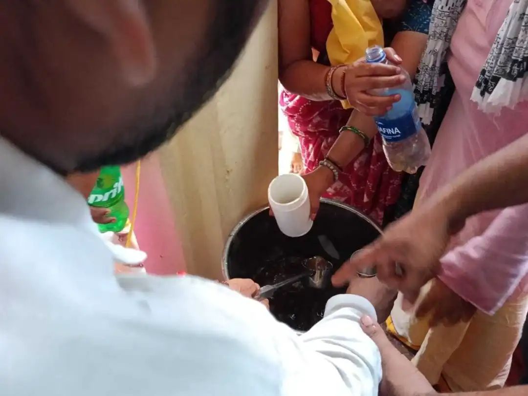 जगन्नाथ को चढ़ रहा औषधीय काढ़ा, प्रसाद के लिए उमड़ रहे श्रद्धालु