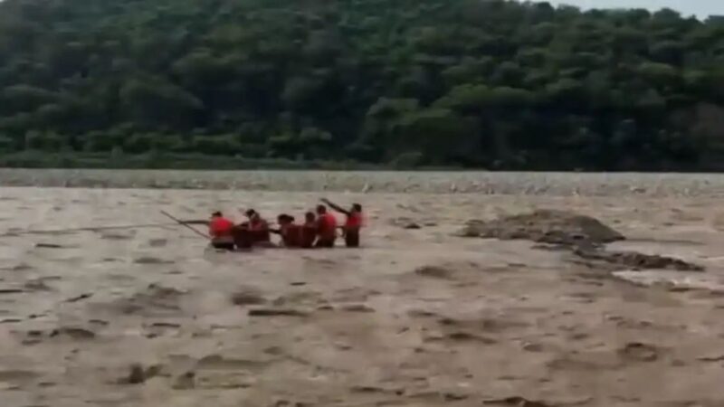 तवी नदी में फंसे चार बच्चे, पुलिस-SDRF ने बचाया