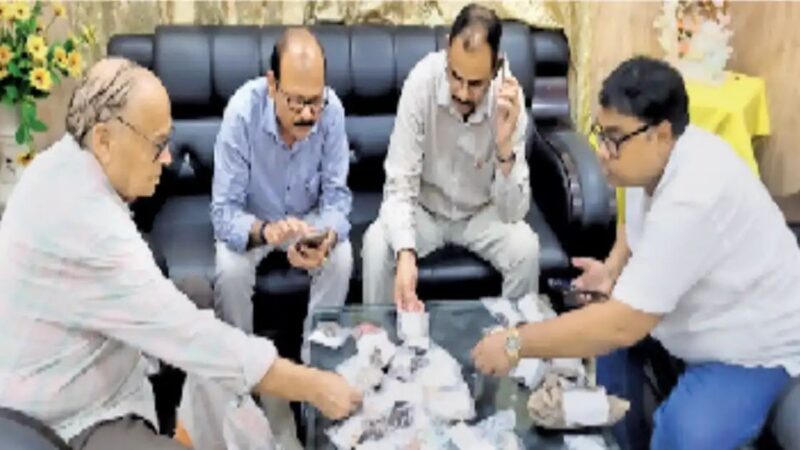 आयुर्वेदिक महाविद्यालय को मिला दुर्लभ जड़ी-बूटियों का संग्रह