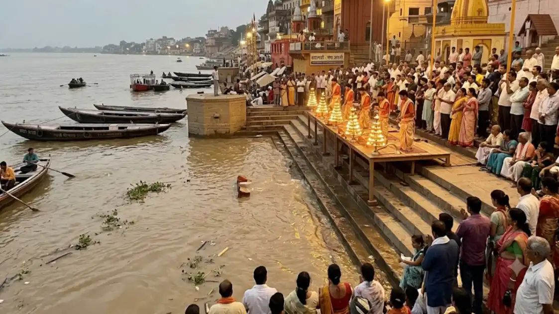 गंगा का बढ़ा जलस्तर, काशी विश्वनाथ धाम की गंगा आरती का स्थल बदला