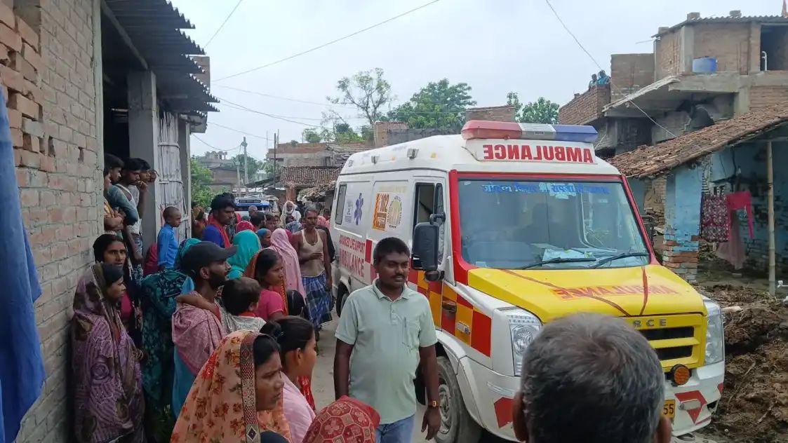 अमरूद तोड़ते समय हाईटेंशन लाइन की चपेट में आई युवती, गंभीर