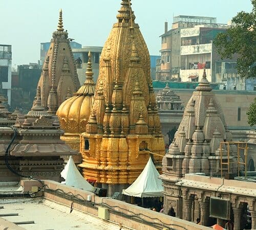 काशी विश्वनाथ मंदिर में पारदर्शिता की मांग को लेकर वकीलों का प्रदर्शन