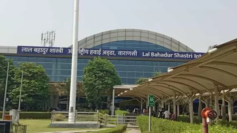 वाराणसी एयरपोर्ट पर पिस्टल से चली गोली, दो कर्मचारी घायल