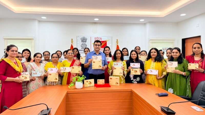 रक्षाबंधन पर डाक विभाग की  डिजाइनर राखी कवर और गिफ्ट बॉक्स हुए लॉन्च