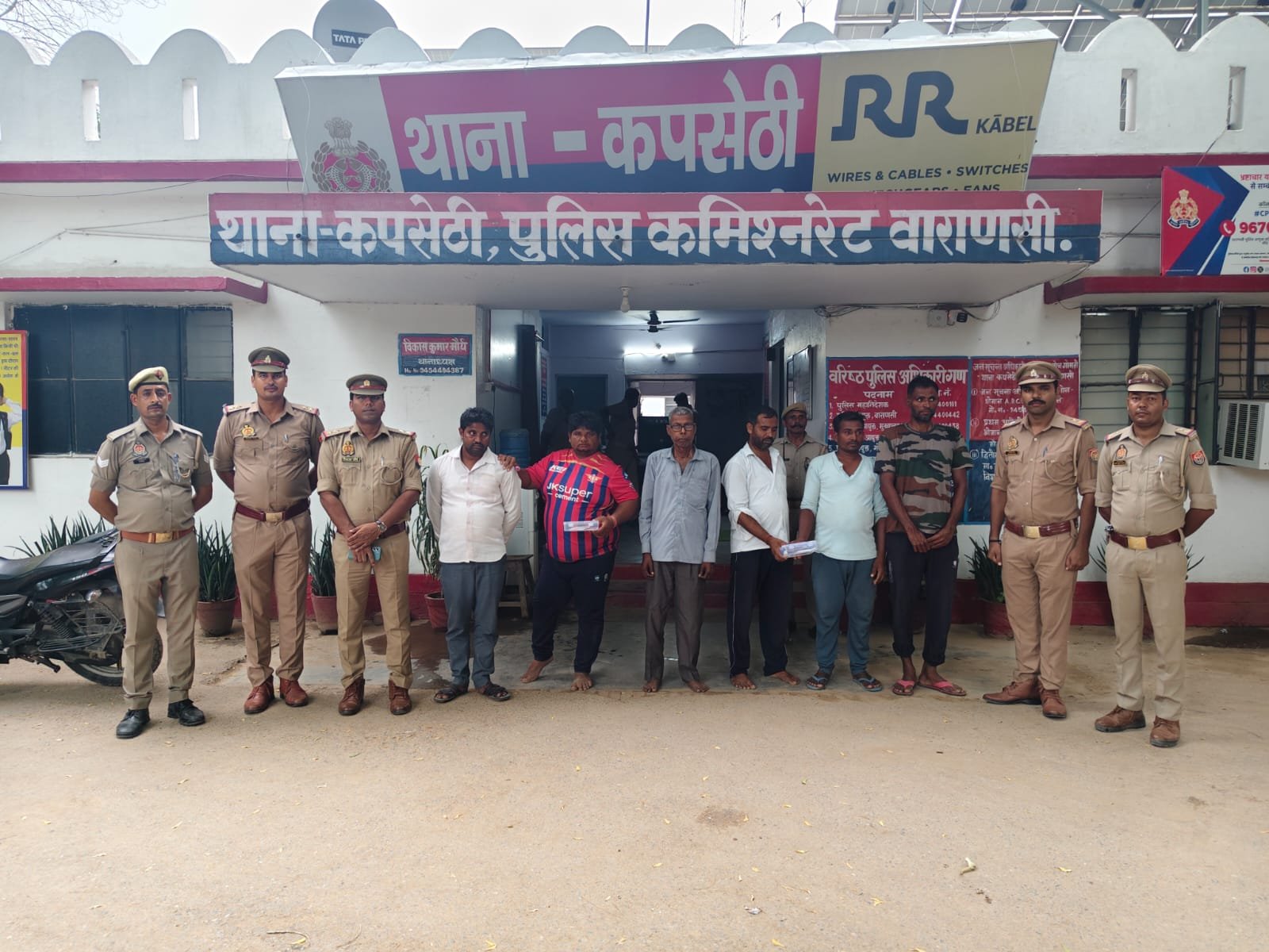 जुआ खेल रहे छह लोग गिरफ्तार