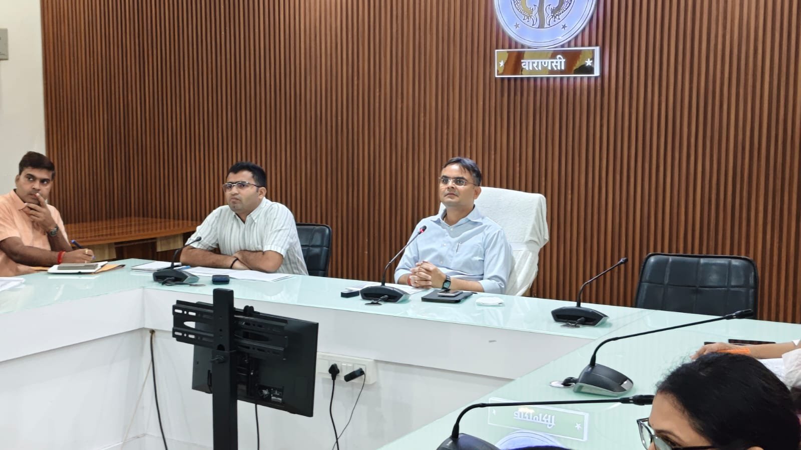गौशालाओं की व्यवस्थाओं पर सख्त हुए डीएम