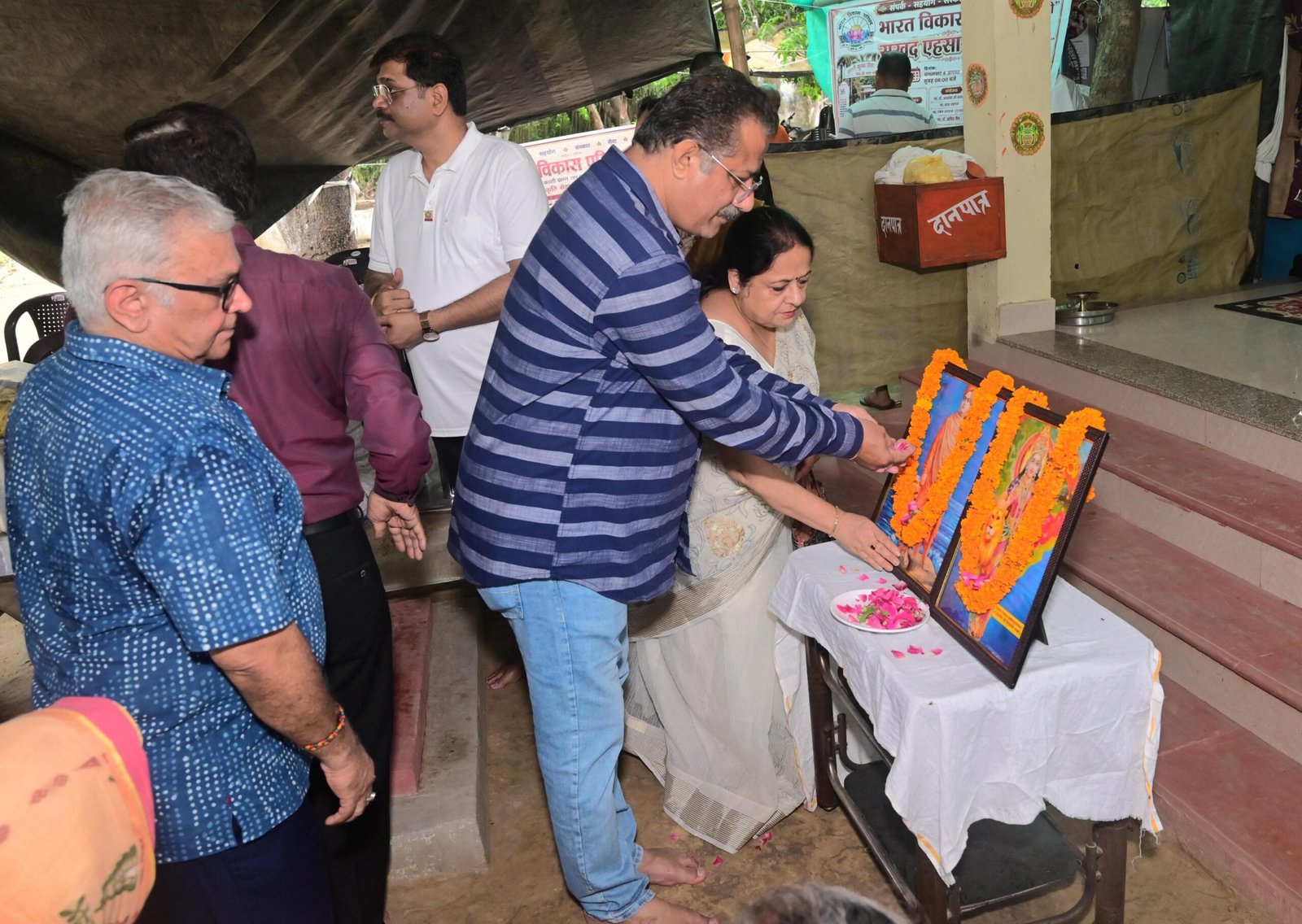 कुष्ठ सेवा आश्रम में भारत विकास परिषद ने रोगियों को बांटी जरूरत की सामग्री