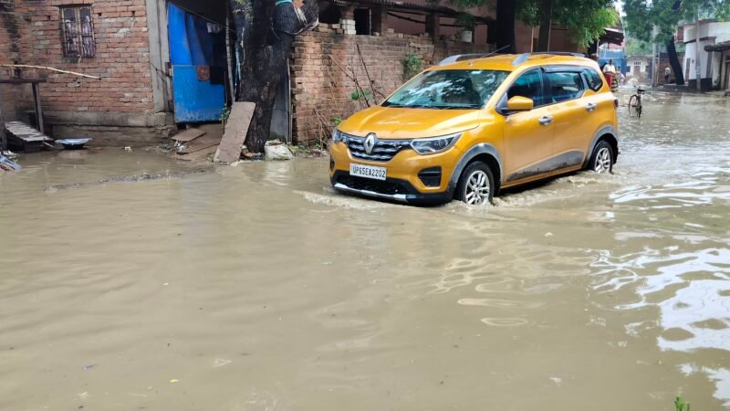 बेनीपुर में जलभराव से बाढ़ जैसे हालात, स्कूली बच्चों का आवागमन ठप