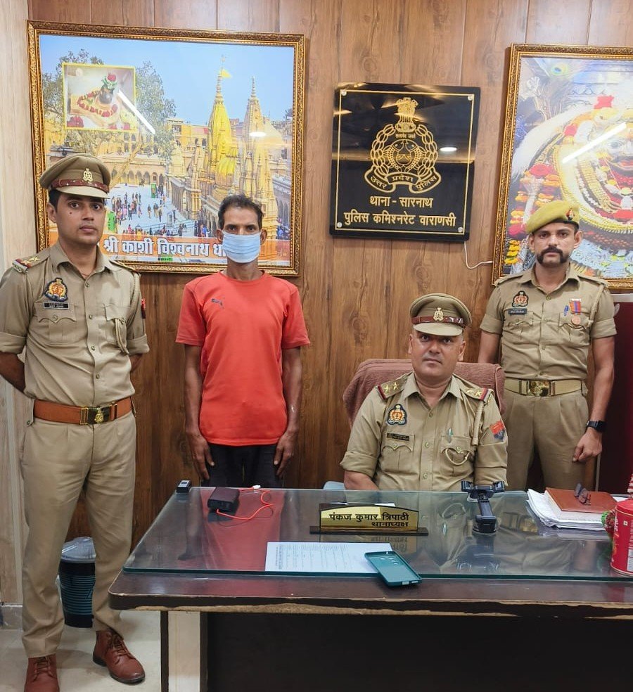 सारनाथ : महिला से आठ लाख रुपये की रंगदारी मांगने वाला गिरफ्तार