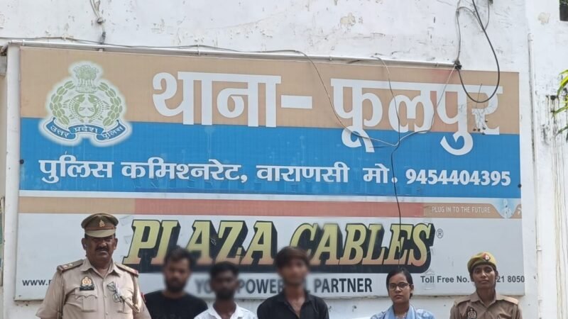 छात्राओं पर फब्तियां कसने और अशोभनीय इशारे करने वाले तीन गिरफ्तार