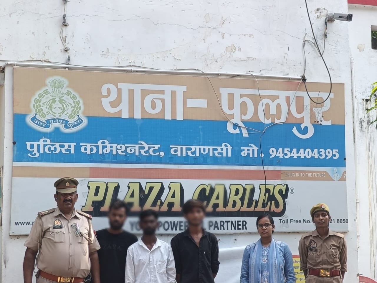 छात्राओं पर फब्तियां कसने और अशोभनीय इशारे करने वाले तीन गिरफ्तार